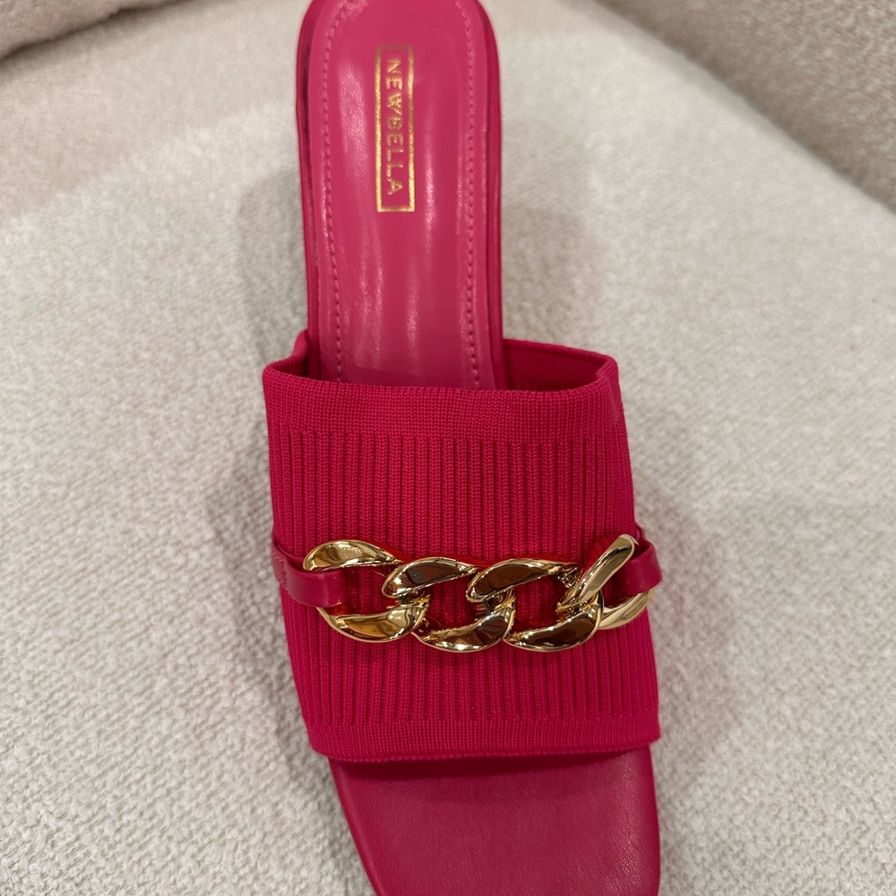 Fuchsia Mules with Gold Chain Accent